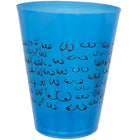 Ein transparenter blauer plastikbecher mit schwarzem brustmuster diablo picante 500 ml