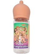 Klare plastikflasche diablo picante mit pfirsichfarbener silikonsauger und bunter cartoon-etikette zum geburtstag