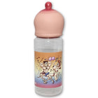 Klare plastikbabyflasche mit pinkem silikonnuckel und tanzenden figuren cartoon auf der seite diablo picante 750 ml
