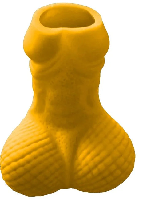 Gelbes silikon schnapsglas diablo picante in novelty form eines menschlichen torsos mit gerundetem, texturiertem po