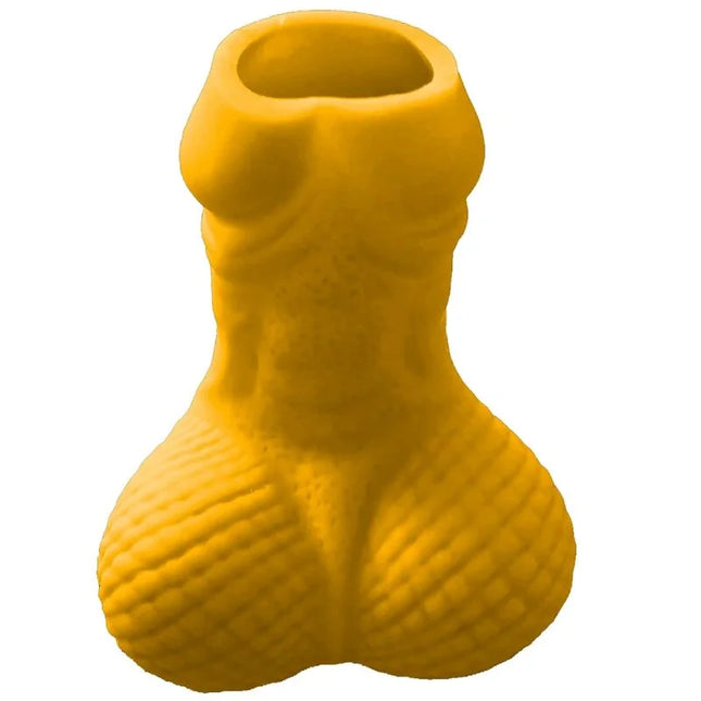 Gelbes silikon schnapsglas diablo picante in novelty form eines menschlichen torsos mit gerundetem, texturiertem po