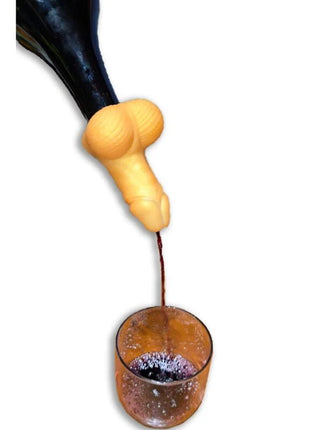 Gelber silikon-weinausgießer in penisform mit schwarzem flaschenhalsaufsatz von diablo picante