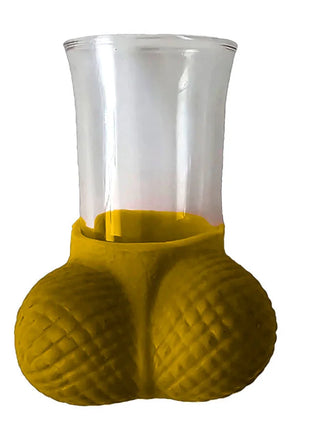 Goldenes schnapsglas diabolo picante mit klarem glas und gelber silikonbasis mit strukturierter oberfläche
