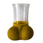 Goldenes schnapsglas diabolo picante mit klarem glas und gelber silikonbasis mit strukturierter oberfläche