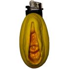 Gelber silikon bananen leichter mit metall top und schwarzen akzenten im produkt diablo picante goldfarbige leichtere vagina