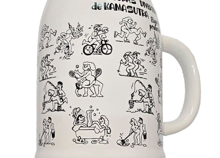 Weißer keramik bierkrug diablo picante mit schwarzen lustigen kamasutra motiven in linienzeichnung