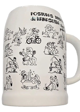 Weißer keramik bierkrug diablo picante mit schwarzen lustigen kamasutra motiven in linienzeichnung