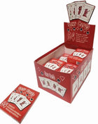 Roter karton für sexy cards spielkarten mit roten und weißen illustrationen vorne diablo picante kamasutra pokerdeck