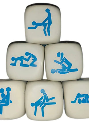 Weiße sechseitige würfel mit blauen kamasutra-silhouetten für spaßige erwachsenen spiele von diablo picante