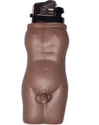 Brauner glänzender plastikfeuerzeug in form eines männlichen torsos mit definierten abdominals und genitalien diablo picante leichterer mulatte-mannkörper
