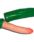 Grüne plastikpickle-penisgurke diablo picante mit pfirsichfarbenem silikonspitze für spielspaß