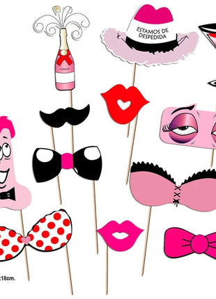 Set aus pinken und schwarzen party fotokabinen-requisiten mit champagnerflasche schnurrbart schleifen lippen und dessous designs