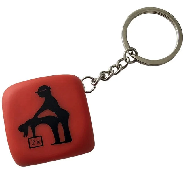 Roter würfel-schlüsselanhänger mit schwarzer silhouette eines reiters und 2x text aus der diablo picante serie