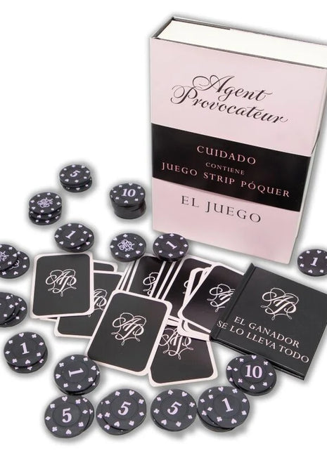 Schwarzes pokerchip-set diablo picante mit weißen sternen und monogrammen sowie spielkarten in rosa agent provocateur box