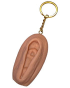 Peachfarbener silikon vagina-schlüsselanhänger diablo picante mit goldfarbenem ring und kette in hellton