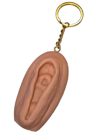 Peachfarbener silikon vagina-schlüsselanhänger diablo picante mit goldfarbenem ring und kette in hellton