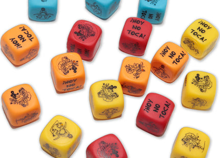 Farbige plastikwürfel mit schwarzen illustrationen und dem schriftzug hoy no toca für das diabolo picante würfelspiel