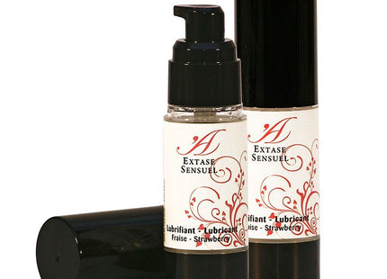 Schwarze pumpflasche extase sensuel erdbeer schmiermittel 30 ml mit weißem etikett und roten floralen mustern