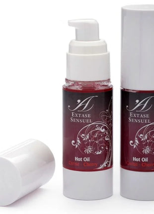 Zwei schlanke zylindrische flaschen extase sensuel kirsch wärme stimulierendes öl mit tiefburgundischem und weißem design
