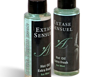 Zwei transparente plastikflaschen mit schwarzen kapseln und lichtgrünem extase sensual hot oil massageöl mit eisminzeffekt 100 ml