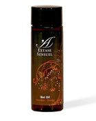 Ein elegantes dunkelbernsteinfarbenes glasfläschchen mit schwarzem verschluss und ornatem orangenblütendesign für extase sensual schokoladen und orangenen öl 100 ml