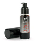 Schwarze pumpflasche extase sensuel heißes kolenöl mit silbernem etikett und roten floralen mustern 30 ml