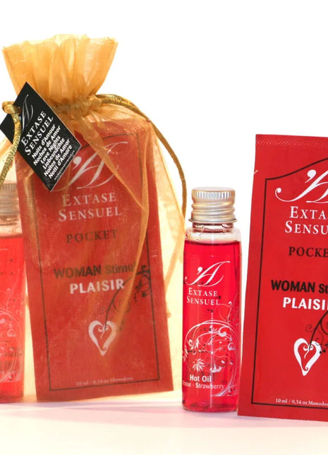 Red extase sensuel pocket hot oil in a clear glass bottle with silver cap and strawberry scent from extase sensual set nuits amour Reiseformat