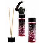 Schwarzer reed diffuser mit blumenförmiger basis und dekorativem deckel mit zwei bernsteinfarbenen röhrchen extase sensual stimulierendes kirschöl 100 ml