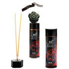 Schwarzes blumenförmiges reed diffuser set mit roten verzierten etiketten und goldakzenten extase sensual öl cuba libre 100 ml