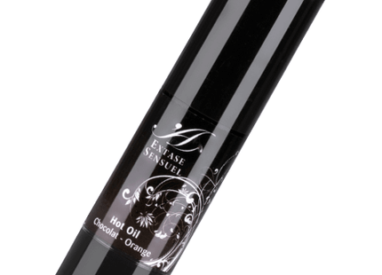 Schwarze zylindrische flasche mit silbernem ornamentetikett und extase sensuel branding für stimulierendes schokoladen-orangen reiseöl 35 ml