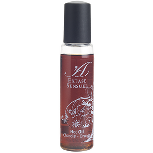 Ein elegantes dunkelrotes Glasfläschchen mit schwarzem Verschluss und weißem Blumendesign für extase Sensual Hot Oil Chocolat Orange