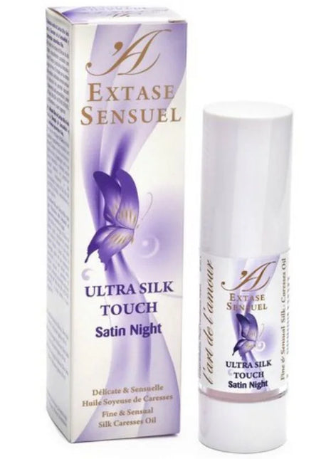 Ein schlanker weißer zylinderförmiger behälter mit extase sensuel ultra silk touch satin nachtmassageöl und lila schmetterlingsmotiv