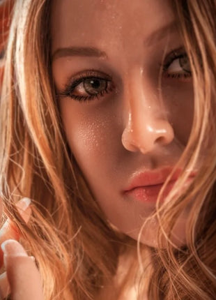 Realistische silikonpuppe bianca 163 cm mit langen blonden haaren und detailreichen gesichtszügen von pipedream