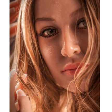 Realistische silikonpuppe bianca 163 cm mit langen blonden haaren und detailreichen gesichtszügen von pipedream