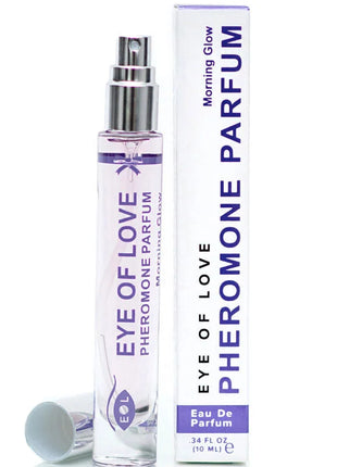Klarer glas-sprühflasche mit silberkappe und lila etikett enthält eye of love pheromon parfum 10 ml morning glow