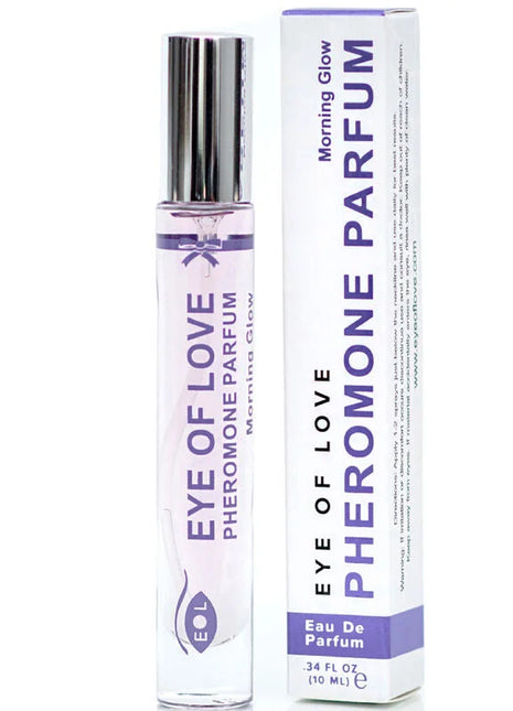Transparente glas-rollerflasche mit silberkappe und lila etikett enthält helllavendelfarbenes eye of love pheromon parfum morning glow