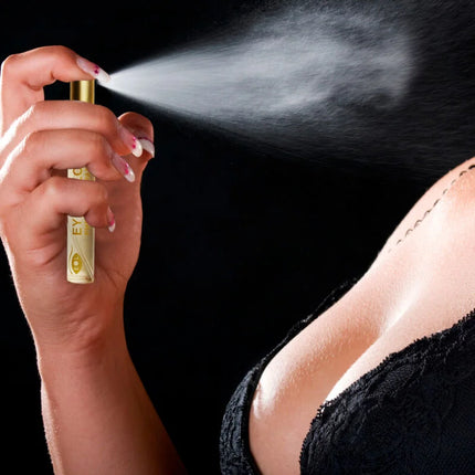 Goldspitziger sprayflasche mit elegantem goldetikett und schlanker zylindrischer form für eye of love parfum