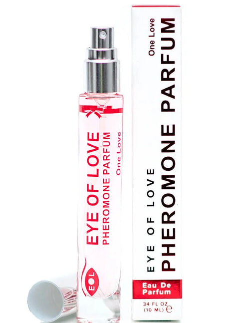 Klare glassprayflasche mit silberkappe und rotem text eye of love pheromon parfum neben weißer rechteckbox