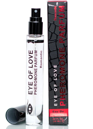 Klarer glas-sprühflasche mit schwarzem deckel und nozzle etikettiert eye of love pheromon parfum romantic neben schwarzer box mit rotem text