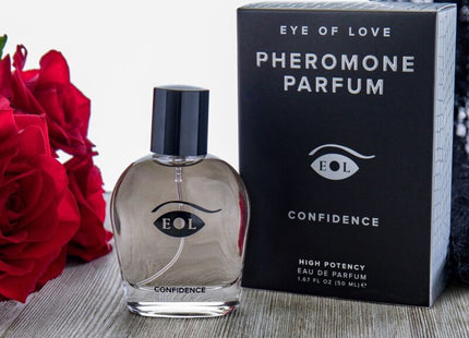 Klare glasparfumflasche mit schwarzem deckel und eol eye logo etikettiert als eye of love confidence pheromone parfum