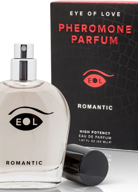 Klarer glasparfumflakon mit silbernem sprühkopf und schwarzem augenlogo namens romantic von eye of love