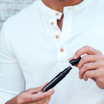 Schwarze zylindrische reis-sprühflasche mit weißem matchmaker branding für eye of love pheromon-parfüm 10 ml