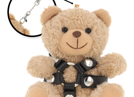 Ein plüschiger brauner teddyär mit schwarzem ledergeschirr und silbernen metallbeschlägen für bdsm model 4
