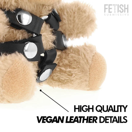 Schwarzes veganes lederharnisch mit silbernen metallverschlüssen am braunen kuscheligen bongo teddybär bdsm modell 4