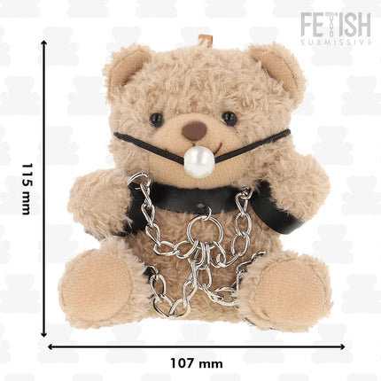 Beiger plüsch teddy bear mit schwarzen lederriemen, perlennase piercing und silberketten im fetish submissive stil