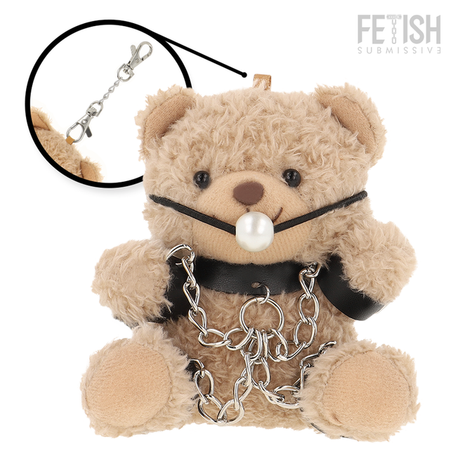 Ein plüschiger beiger fetisch submissive fozzie teddybär mit schwarzen lederriemen perlen-nasenring und silberketten