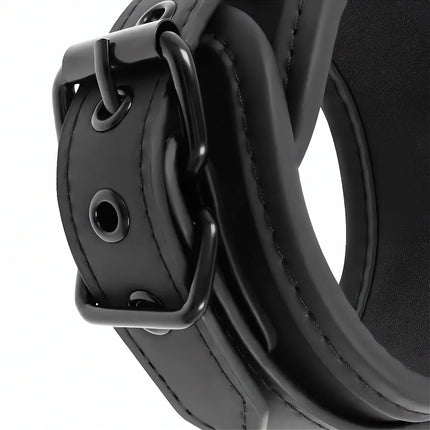 FETISH SUBMISSIVE – Handschellen aus veganem Leder mit Neopren-Futter & Griff - Handfesseln