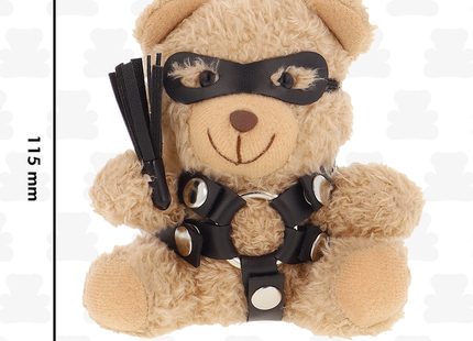Ein hellbrauner plüsch-teddybär mit schwarzer ledermaske und halsband, der einen schwarzen flogger hält, fetish submissive modell 2