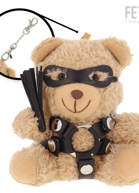Tan plüsch teddy bear in schwarz ledermaske und harness mit silber metall und peitsche fetisch submissive bdsm modell