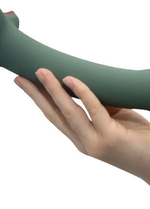 Ein mattgrüner fun factory magnum dildo wild olive aus silikon mit rotem Saugfußständer